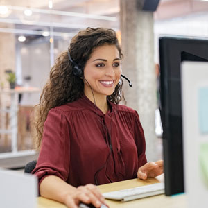 Support-happy-smiling-woman-working-in-call-center